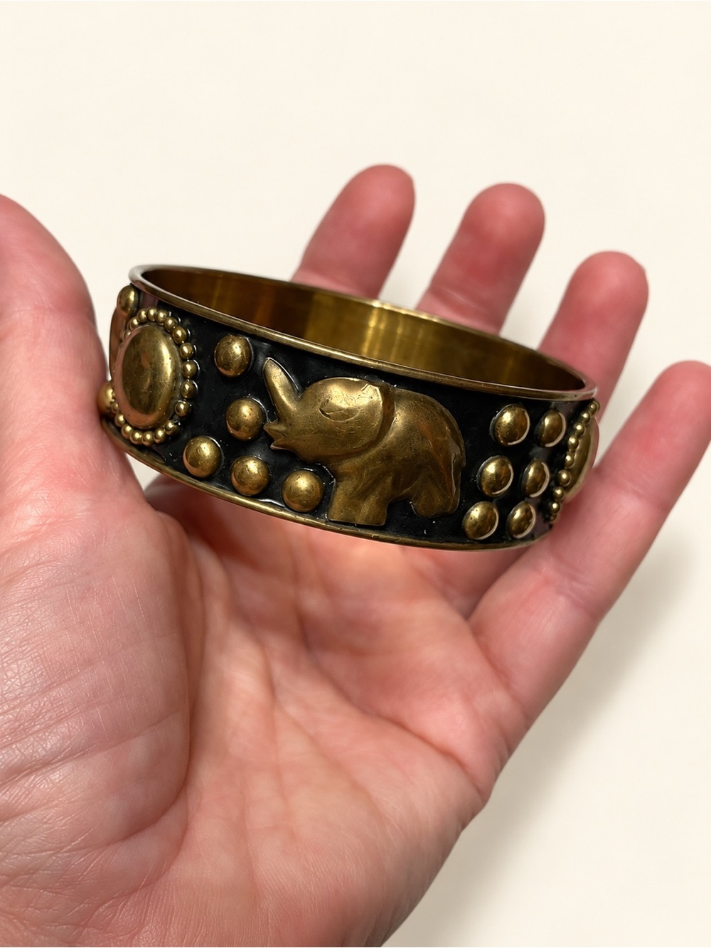 ELEPHANT BANGLE